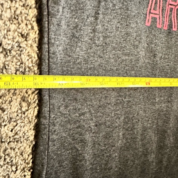 Womenβs Under Armour Gray Pink Logo Fitted Heatgear Short Sleeve Loose Medium M - Picture 5 of 5